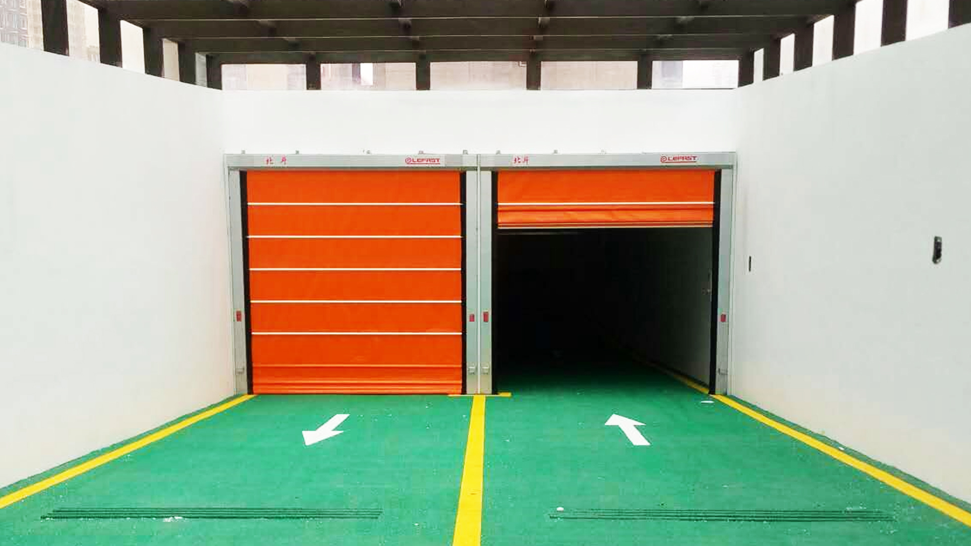 北京車庫(kù)堆積門